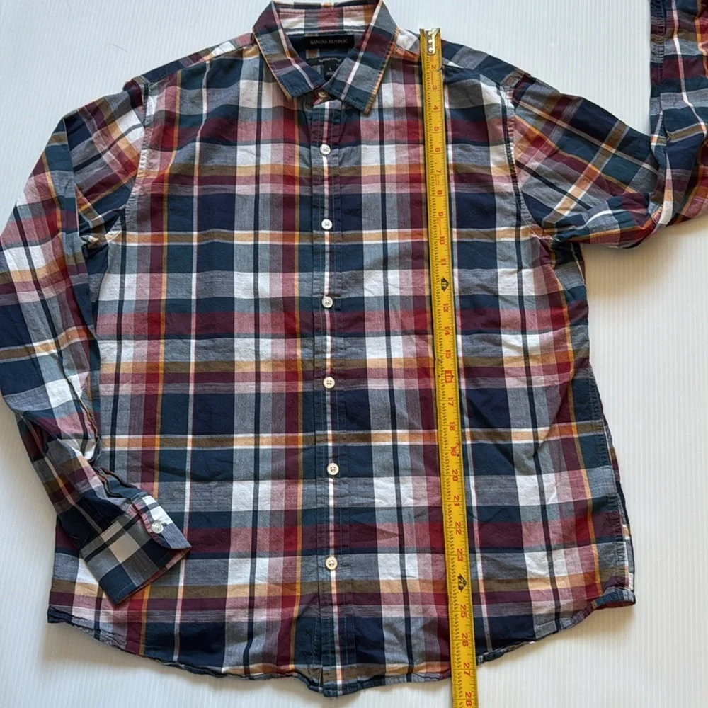 Banana Republic Men's large multicolor Plaid untucked slim fit button down shirt